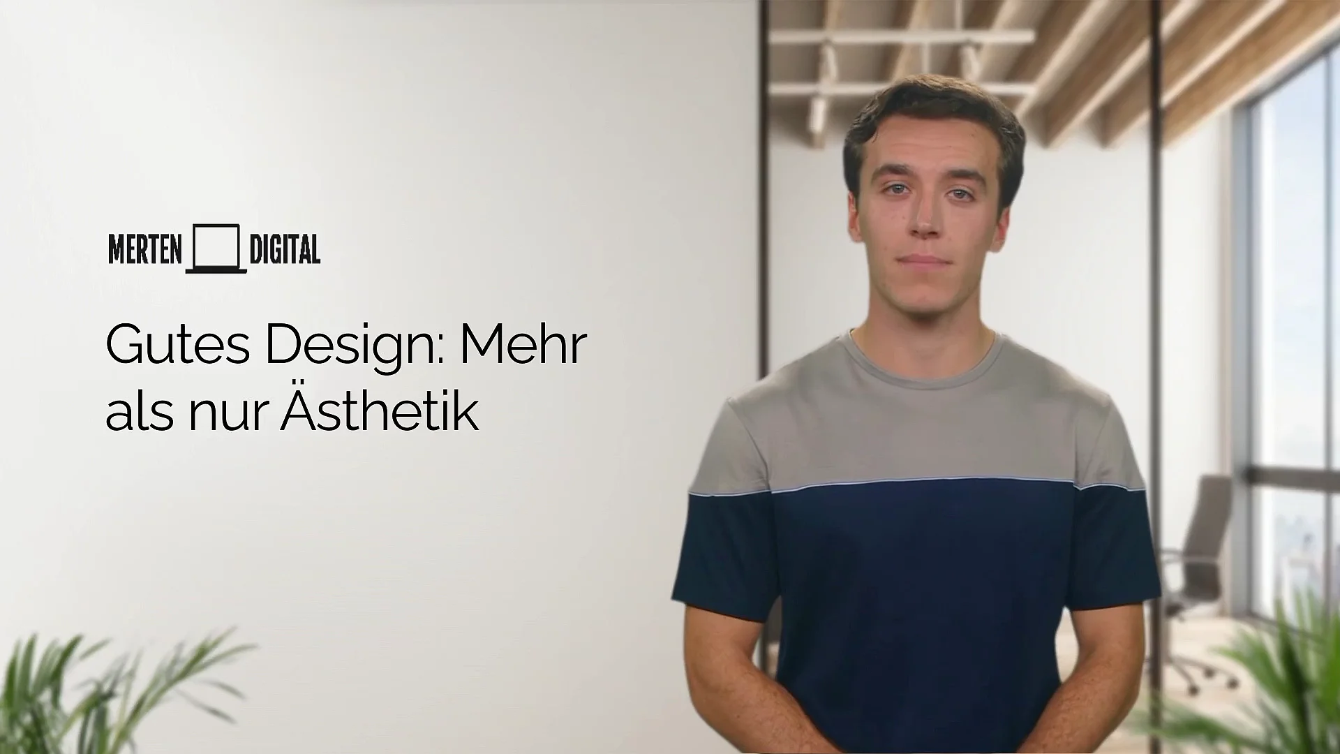Ein junger Mann steht in einem hellen Büro. Links neben ihm ist das Logo von Merten Digital zu sehen sowie der Text Gutes Design: Mehr als nur Ästhetik.
